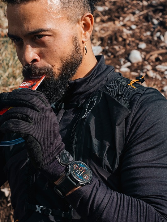 Produktbild Garmin Fenix 8 AMOLED Sapphire Titan (51 mm)