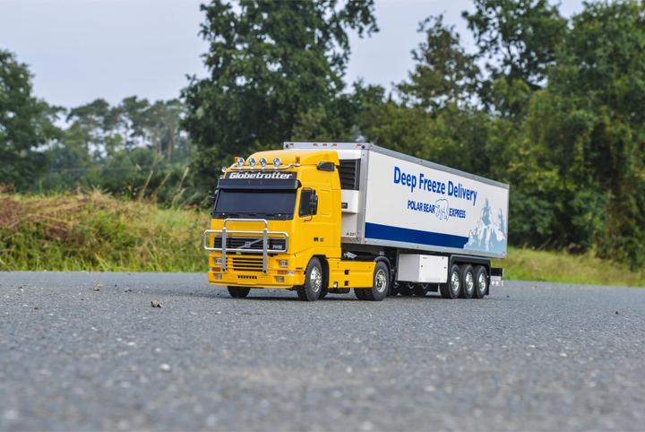 Tamiya Volvo FH12 Globetrotter 420 - buy at Galaxus