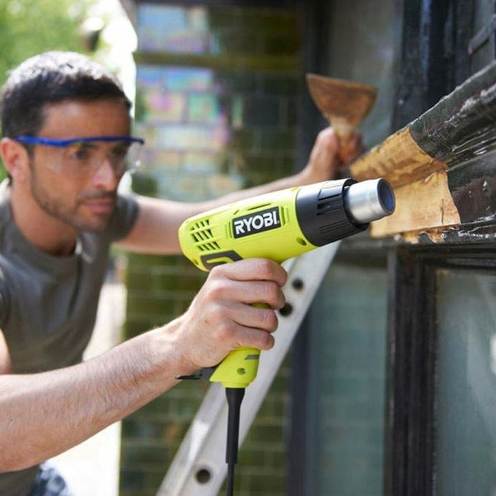 Image du produit Ryobi Soufflerie d'air chaud, accessoires compris