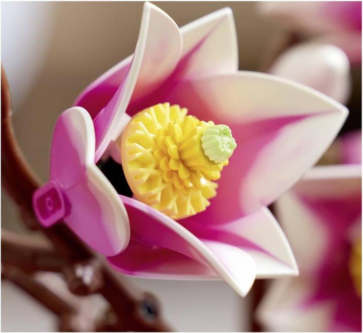 Actual product image LEGO Magnolia branches (11510, LEGO Botanicals)