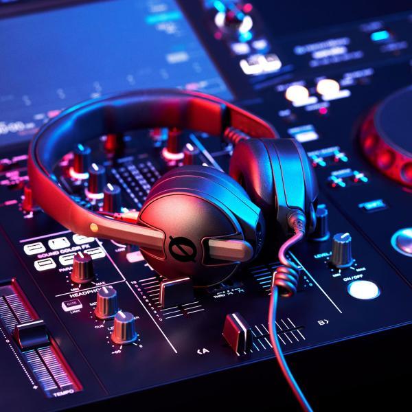 Produktbild RØDE Kopfhörer NTH-50 mit Headset-Mikrofon und Tuch (NC, Kabelgebunden)