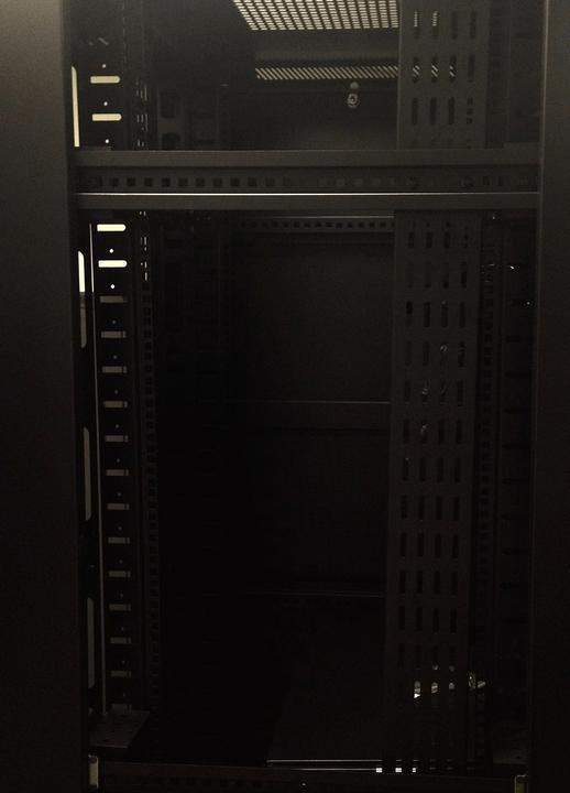 Actual product image DS-IT Vertical cable management strip