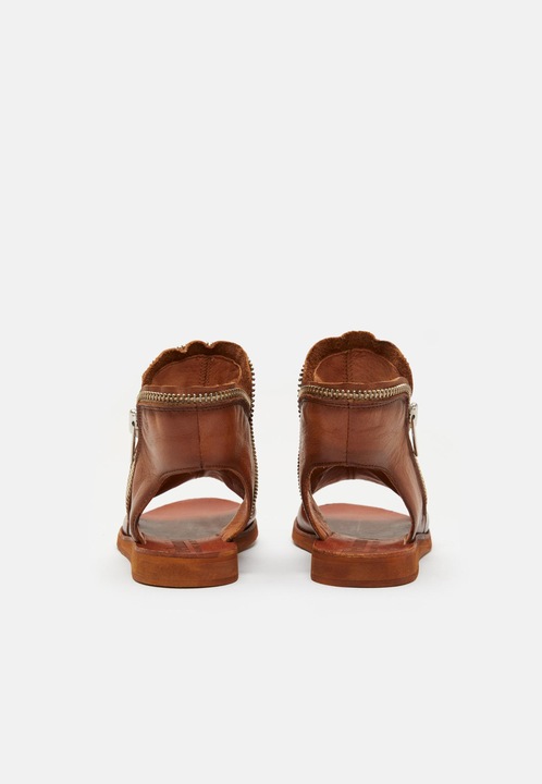Produktbild Felmini CAROLINA D054 - Flache Sandalen aus echtem Leder mit Wascheffekt und Lederfutter. Nachhaltig produzi (36)