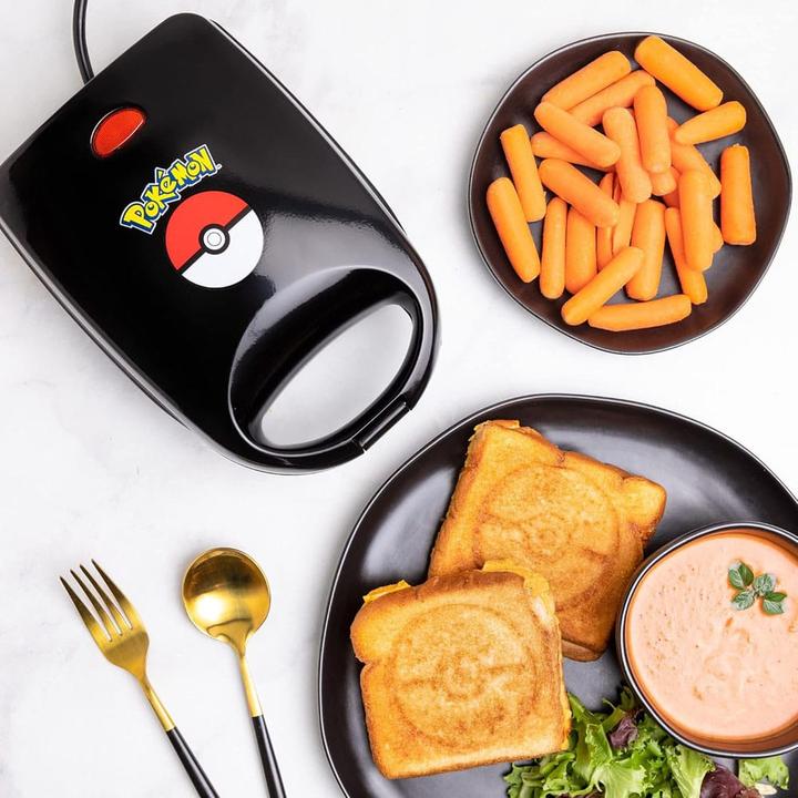 Produktbild Uncanny Brands Uncanny - Pokemon Sandwich Maker Pokeball