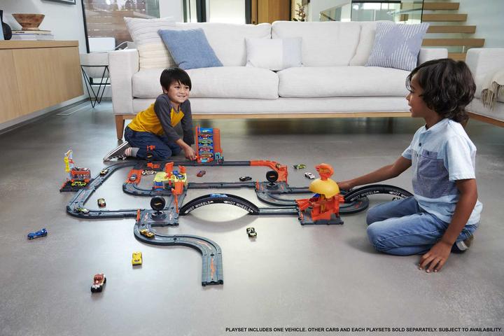 Actual product image Hot Wheels City Downtown Track Set Assortment