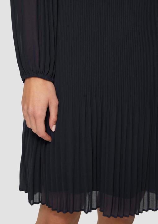 Produktbild S.Oliver Kleid Chiffonkleid im Relaxed Fit mit Plissee (34)