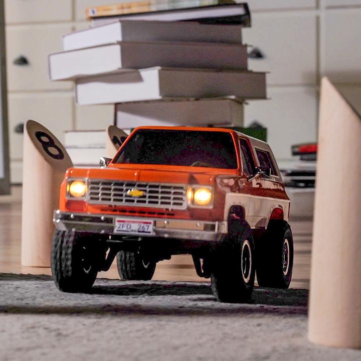 Productafbeelding FMS Chevrolet K5 Blazer 1:24 oranje - RTR 2,4GHz (RTR Gereed voor gebruik)