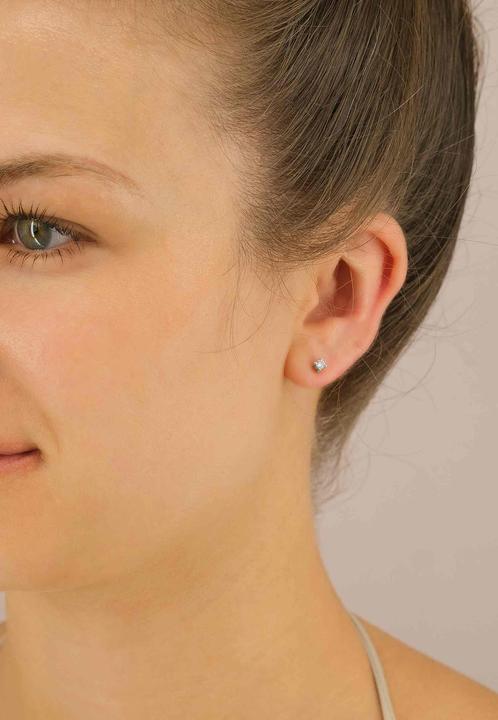 Actual product image Muau Stud earrings 4-handle setting (White gold)