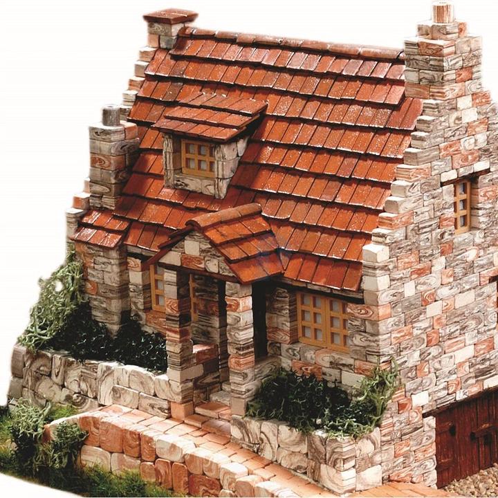 Immagine prodotto Block Cuit. Kit modello 3D in ceramica - Vecchia casa inglese «Old Cottage 3» (26 x 14 x 22 cm)