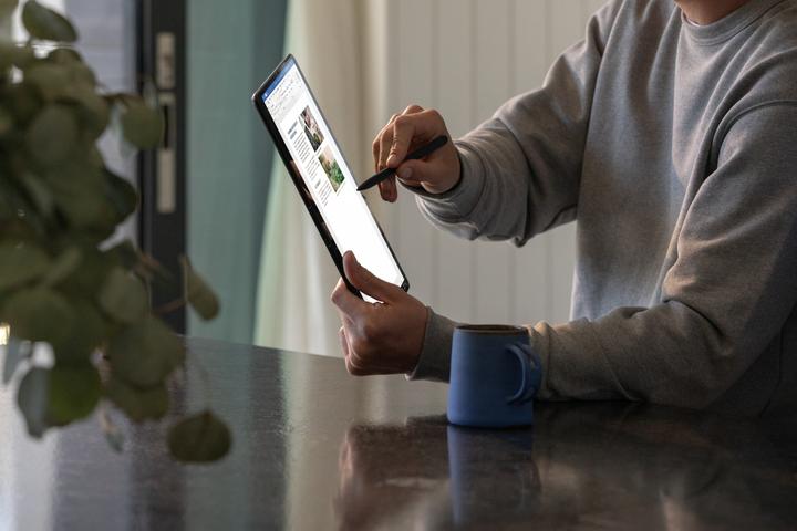 Actual product image Microsoft Surface Pro X (4G, 13", 256 GB, Mat Black)