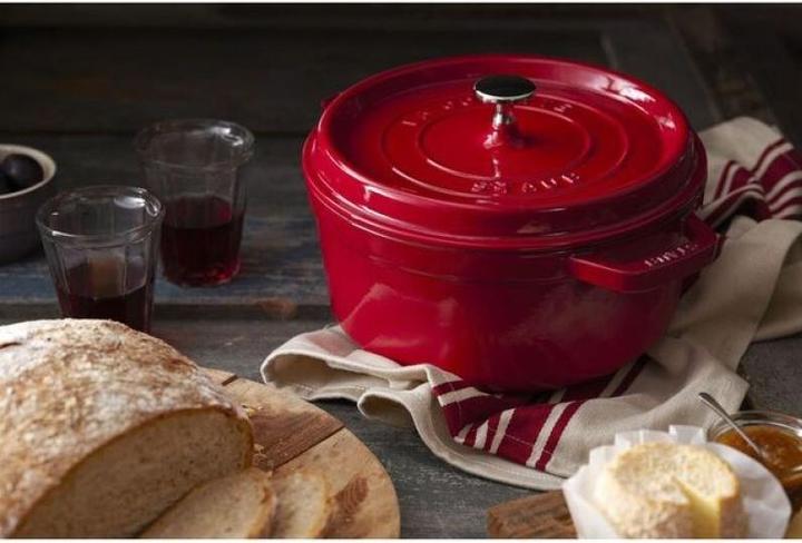 Actual product image Staub Cocotte (Casserole + stew pot, Cast iron, 24 x 10.50 cm)