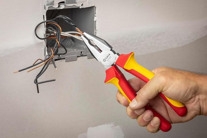 Immagine prodotto SATA Set di cacciaviti e pinze isolate, 9 pezzi.