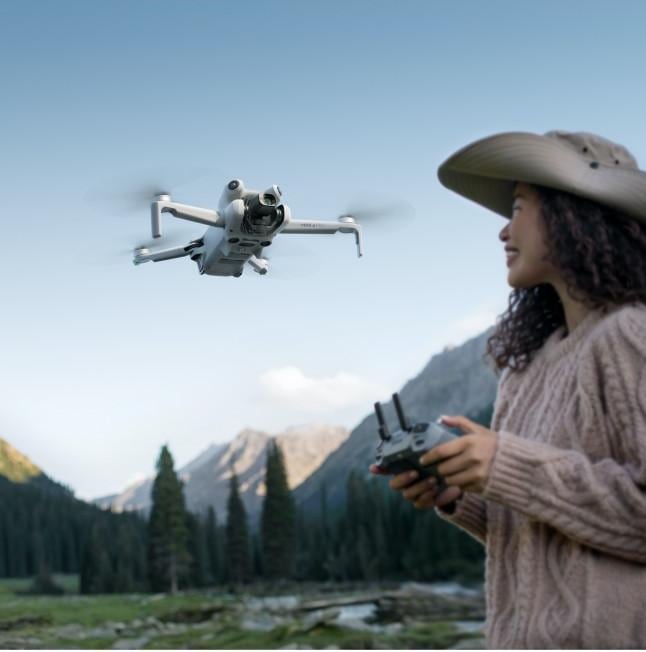 Produktbild DJI Mini 4 Pro Fly More Combo (34 min, 249 g, 48 Mpx)