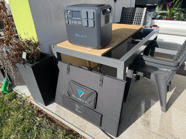 Actual product image Bluetti PV350 (350 W, 13.90 kg)