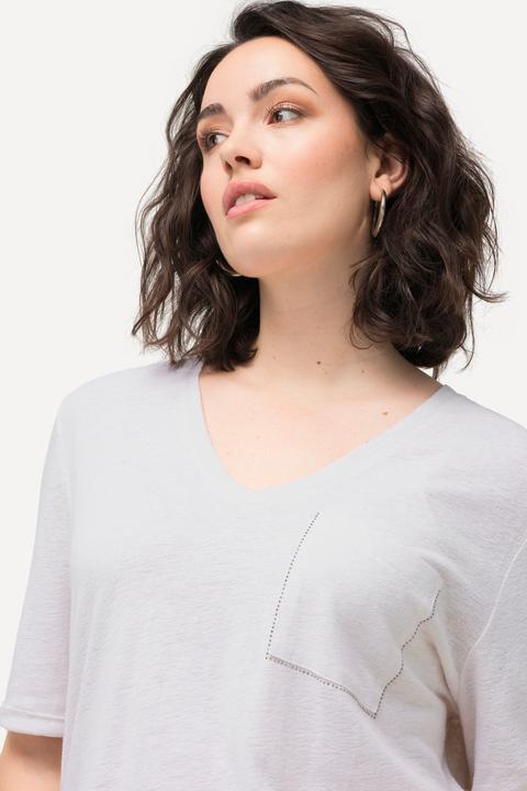 Image du produit Ulla Popken T-shirt à manches courtes et col V. Tissu texturé. Poche poitrine (50, 52)