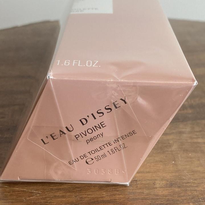 Actual product image Issey Miyake Eau & Pivoine Eau de Toilette Intense (Eau de toilette, 50 ml)