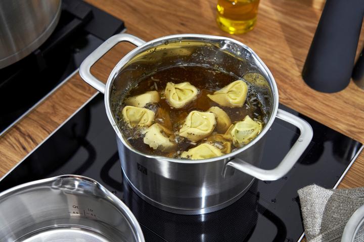 Actual product image Zwilling TrueFlow cookware set | 4pcs. (Pan set + pot set, Stainless steel, 20 x 37 cm)