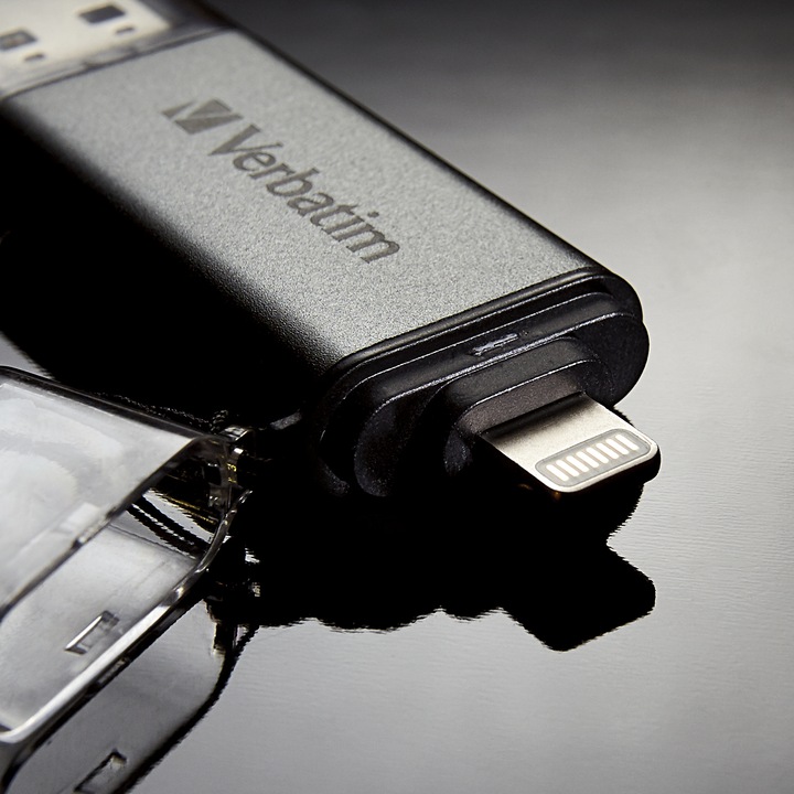 Produktbild Verbatim Store 'n' Go (64 GB, USB 3.0, Lightning)