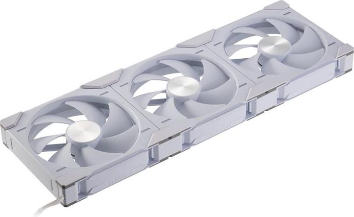 Actual product image Phanteks D30 PWM Regular Airflow, D-RGB Fan, 3-pack - 140mm, white (140 mm, 3 x)