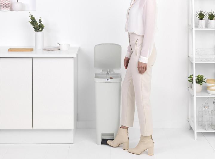 Actual product image Brabantia StepUp waste bin (40 l)