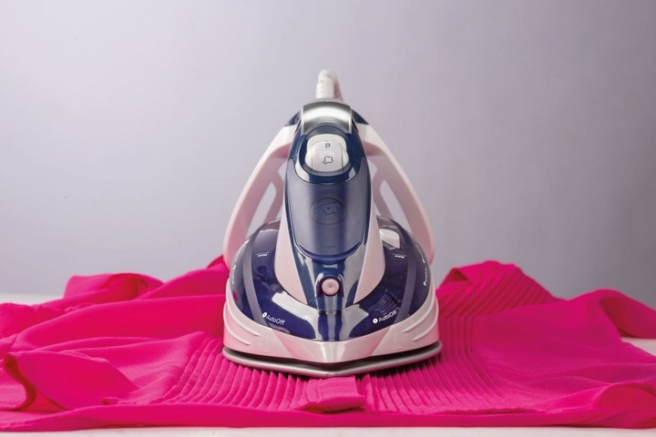 Actual product image Gorenje Steam Iron SIH2600BLC Steam Iron, 2600 W, Water tank capacity 350 ml, Continuous steam 30 g/min, Blu (2600 W, 95 g/min)