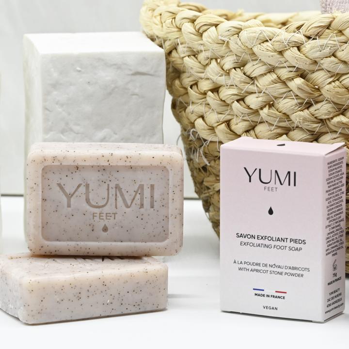 Produktbild Yumi Exfoliating Foot Soap (Fussbad)