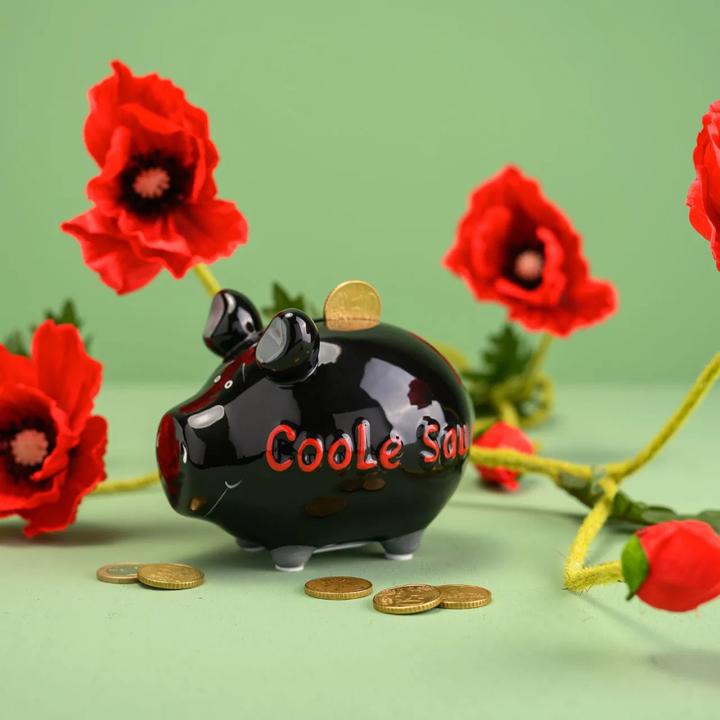 Immagine prodotto G. Wurm Salvadanaio KCG Piccolo maiale, scrofa cool, in ceramica, Art. 101240 (L/H/D) 12,5x9x9 cm (12,5 x 9 x 9 cm)