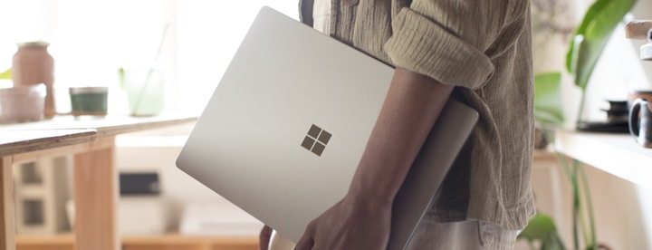 Produktbild Microsoft Surface Laptop, Platinum, 128GB SSD (13.50", Intel Core i5-7200U, 4 GB, 128 GB, CH)