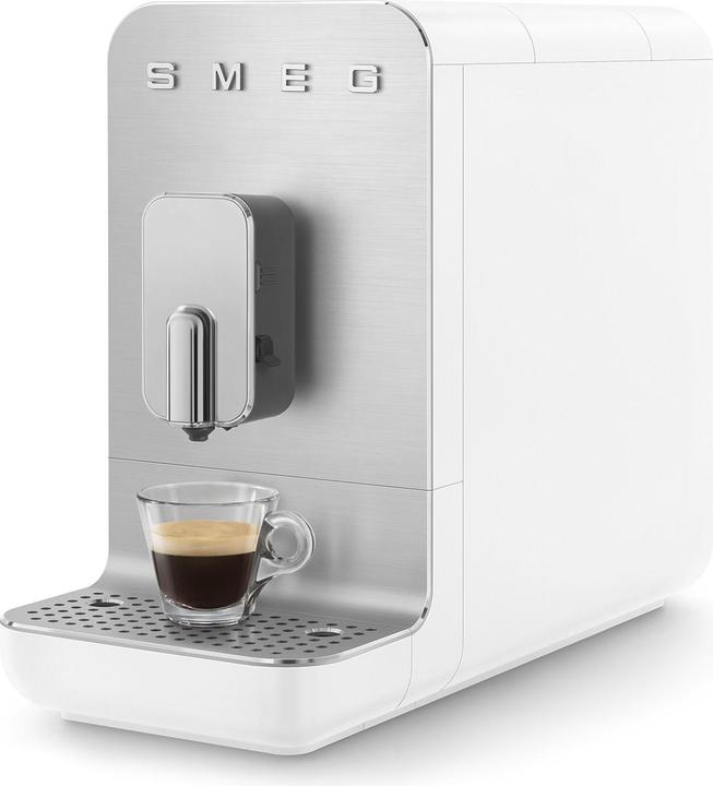 Productafbeelding Smeg BCC13WHMEU Espressomachine met melkfunctie mat wit met roestvrij staal