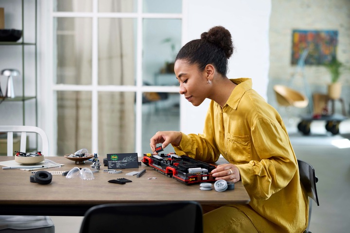 Produktbild LEGO Batmobile (76328, LEGO DC, LEGO Seltene Sets)