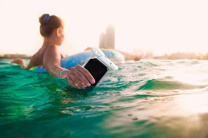 Actual product image Cellularline Waterproof Voyager (waterproof bag) (Universal)