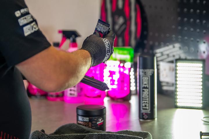 Actual product image Muc-Off Carbon Gripper (75 ml, Assembly paste)