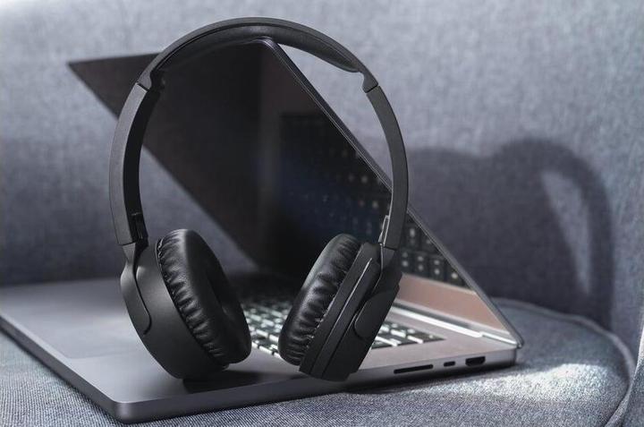 Actual product image Kensington H1050 EQ Bluetooth On-Ear Headset (Wireless, USB-C)