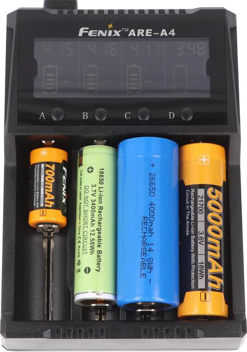 Produktbild Fenix Rundzellen Ladegerät ARE A4 (1 Stk., 10340, 10350, 10440, 10500, 12500, 12650, 13500, 13650, 14500, 14650, 16340, 16650, 17500, 17650, 17670, 18350, 18490, 18500, 18650, 18700, 21700, 22650, 25500, 26500, 26650, Akku)