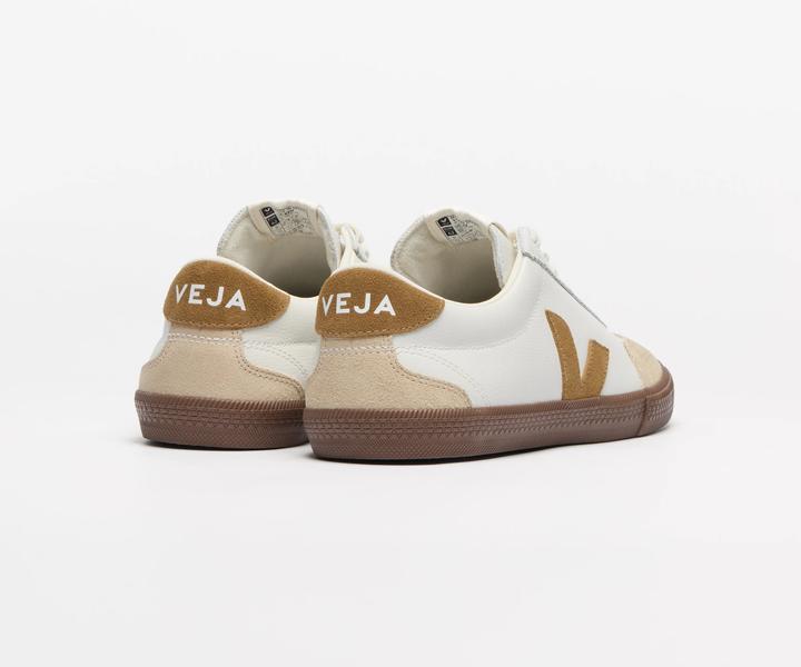 Actual product image Veja Volley (45)