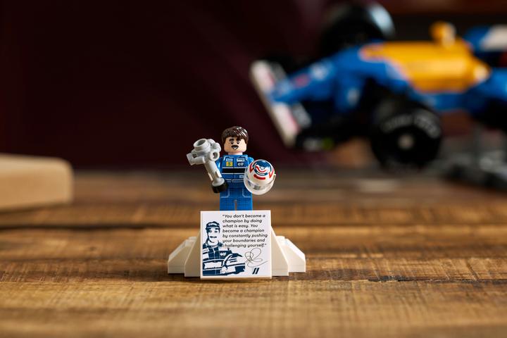 Actual product image LEGO Williams Racing FW14B mit Nigel Mansell (10353, LEGO Icons)