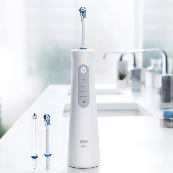 Actual product image Oral-B AquaCare 6 Pro-Expert
