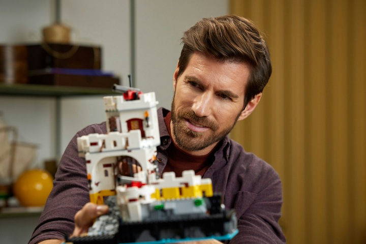 Actual product image LEGO Eldorado Fortress 10320 (10320, LEGO Icons, LEGO Rare Sets)