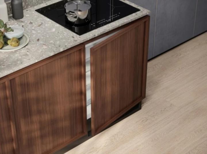 Actual product image Electrolux 600 Series LXB2AE82S Built-in Refrigerator (127 l)