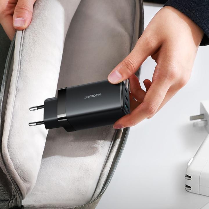 Produktbild Joyroom JR-TG10 65W GaN Charger - Black (EU) + A14 C to C 100W 1.2m - Black (65 W, 3 Ports)
