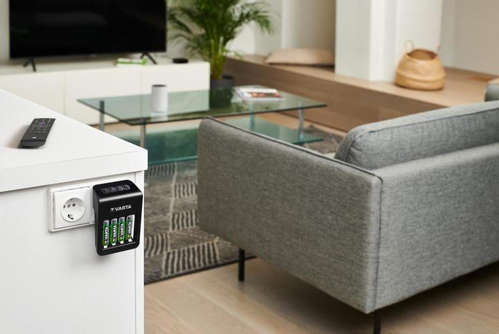 Image du produit Varta Chargeur de prise LCD+ (LCD Plug Charger+) (1 pcs, AA, 2100 mAh, Piles rechargeables + chargeur)