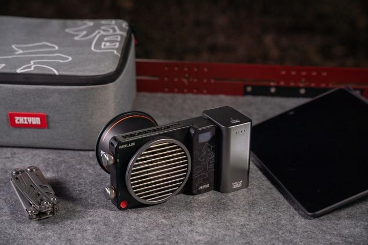 Actual product image Zhiyun Molus X100 Pro (Video light)