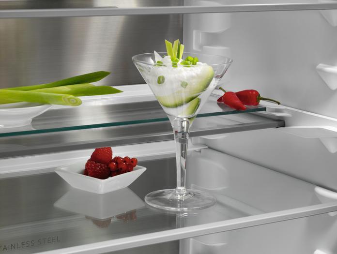 Actual product image AEG TSC8M181CC Built-in fridge-freezer / Series 8000 with Cooling 360° / 1780 mm / Freezer compartment (244 l)