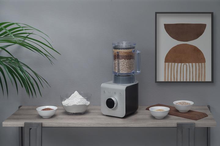 Actual product image Smeg BLC01BLMEU Professional (1400 W)