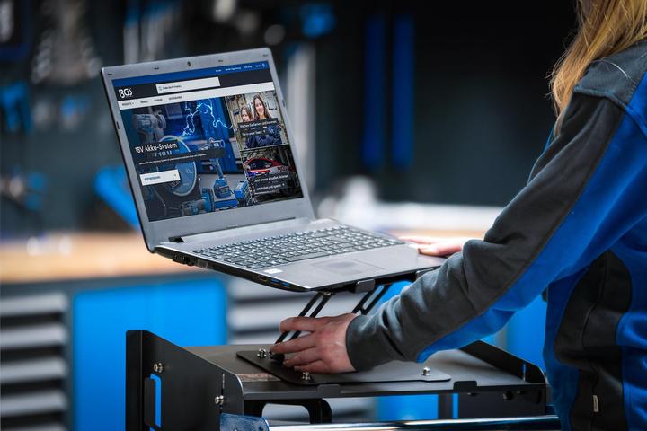 Produktbild BGS - Diagnosetisch, fahrbar