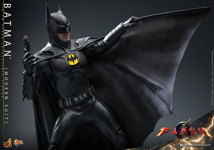 Actual product image Hot Toys The Flash figurine Movie Masterpiece 1/6 Batman (Modern Suit) 30 cm