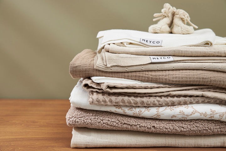 Actual product image Meyco Swaddle XL Branches sand (140 cm, 200 cm)