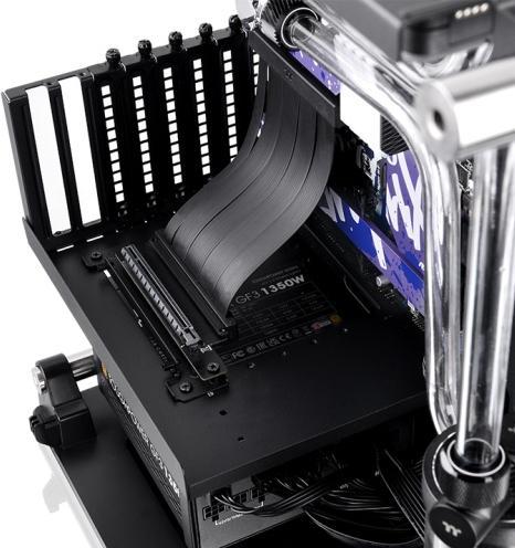 Produktbild Thermaltake PCI-E 4.0 Dual 90° Riser Cable (schwarz, 13cm)