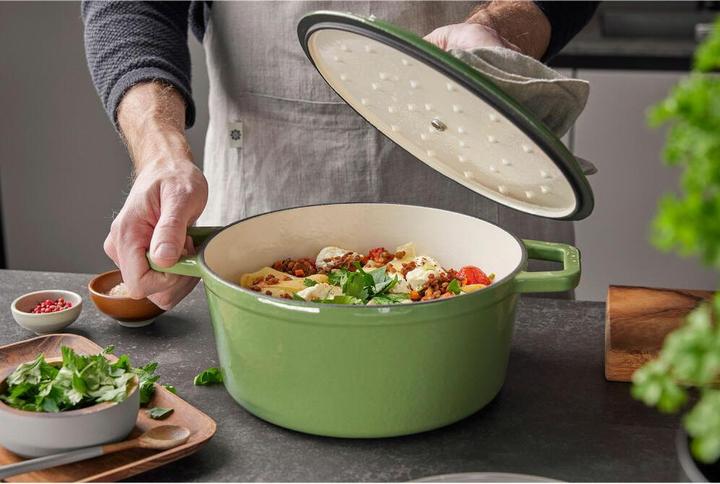 Actual product image Berndes Cocotte casserole B.IRON cast iron round 26 cm 5 litres sage green INDUCTION (Casserole + Stewpot, Cast iron, 19.50 x 12.30 cm)