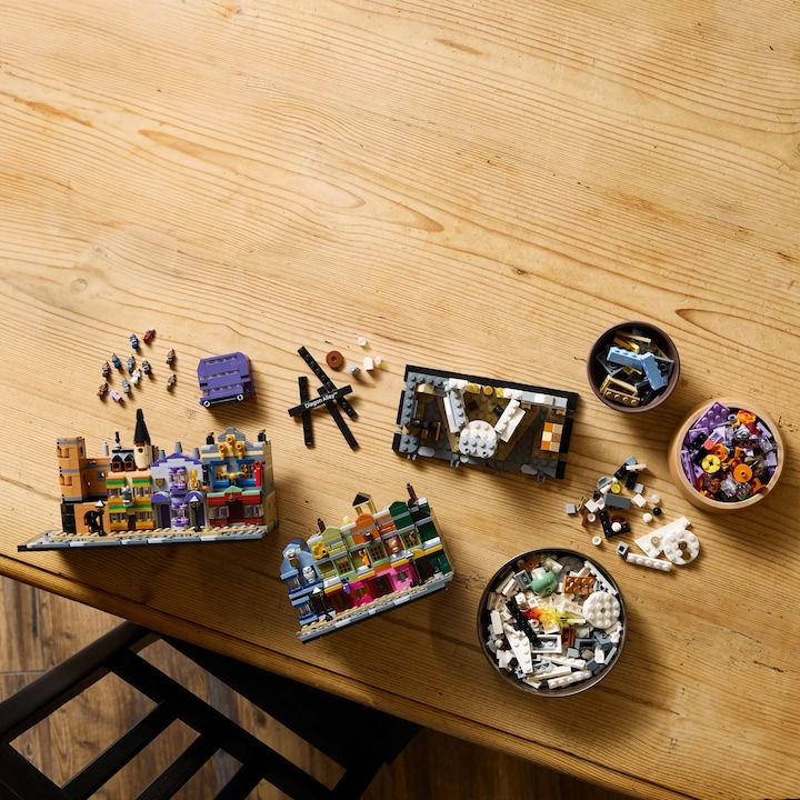 Actual product image LEGO Die Zauberläden der Winkelgasse (76444, LEGO Harry Potter)